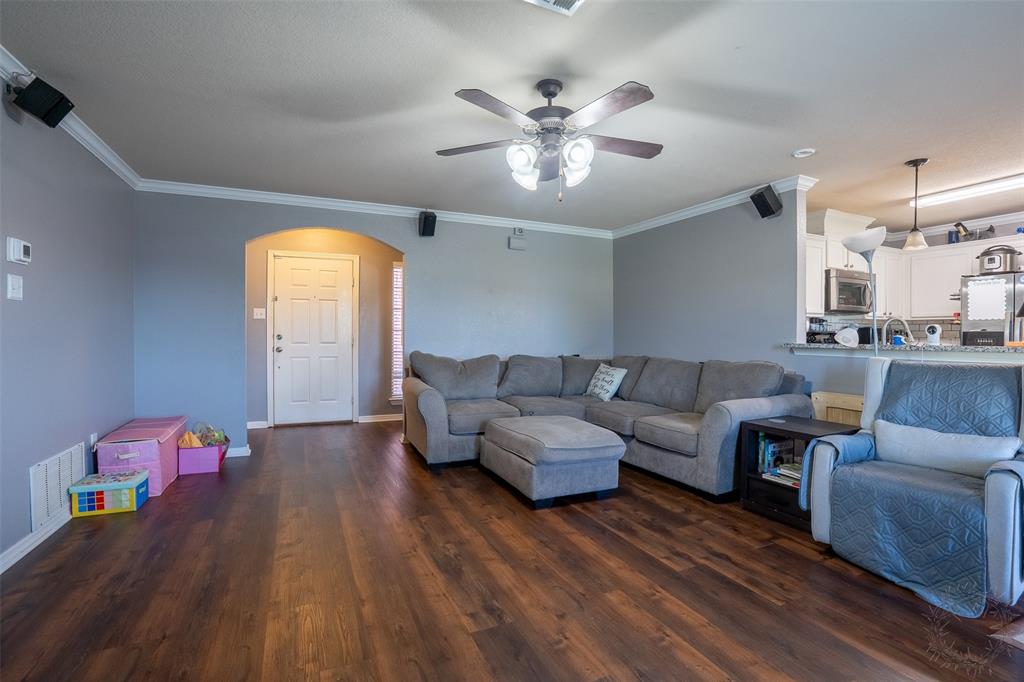 424 Northeast Murphy Road Burleson, TX 76028 - Photo 7 of 24