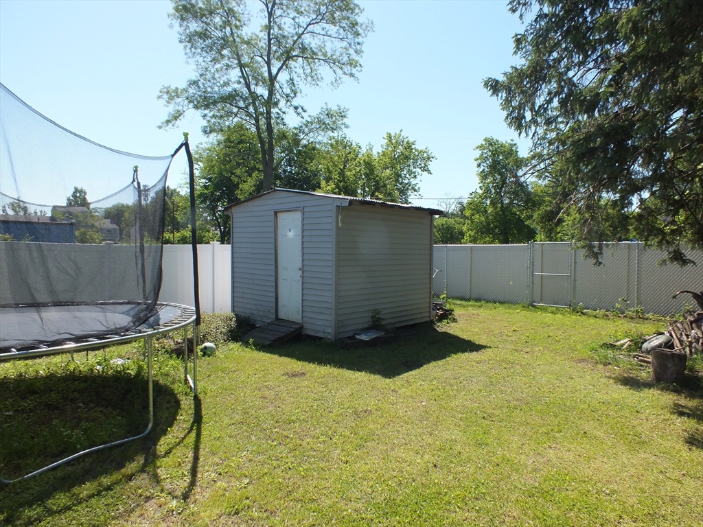 241 Tyler Street Springfield, MA 01109 - Photo 21 of 23