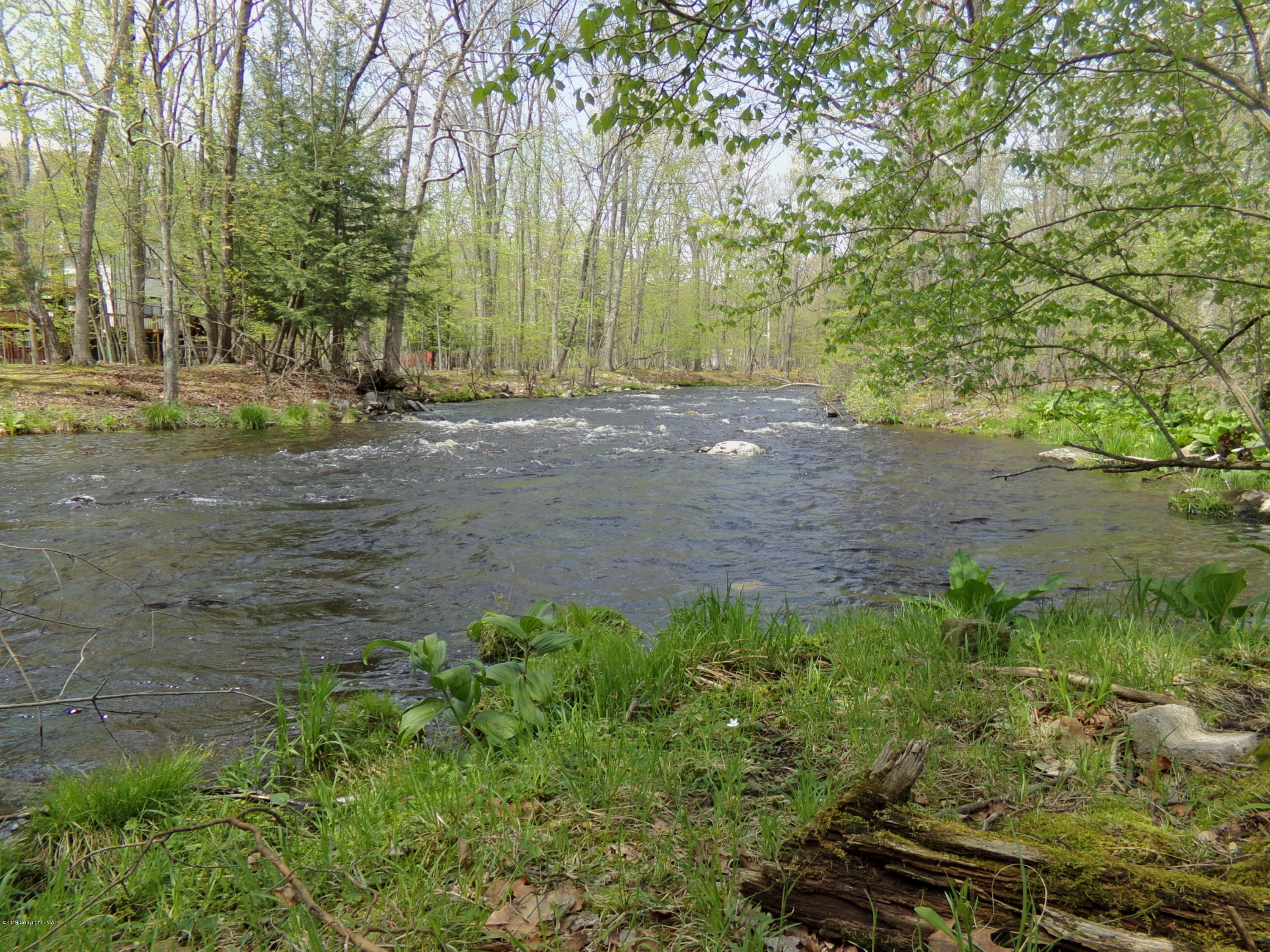 313 Canterbury Road Bushkill, PA 18324 - Photo 7 of 38 43-Creek