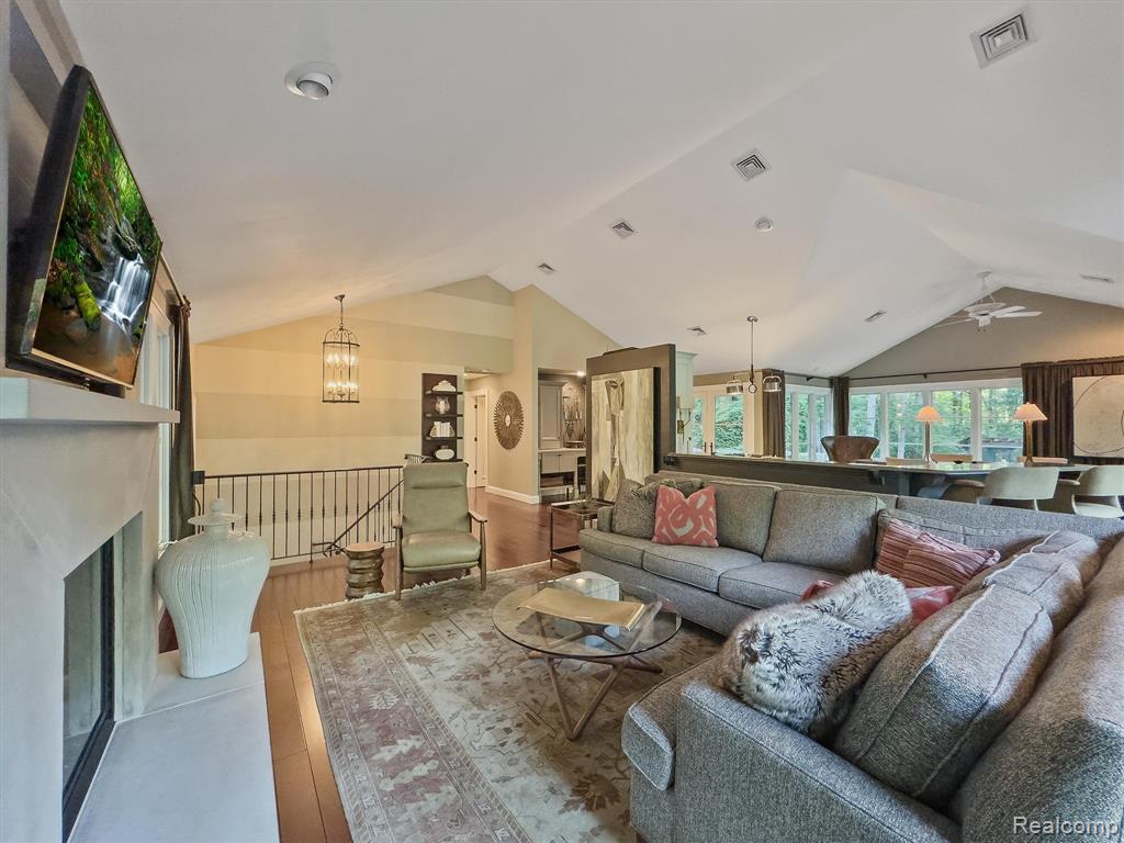 5484 Waldon Road Clarkston, MI 48348 - Photo 31 of 58 Gallery Image 31