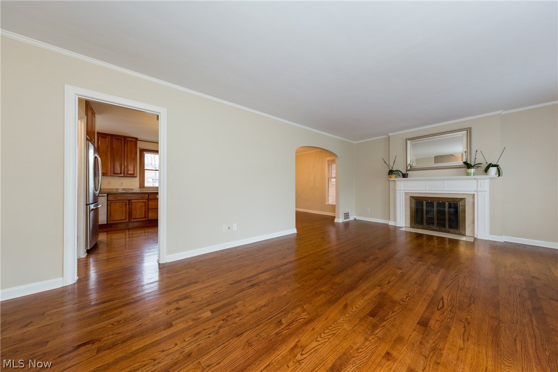 2488 Fenwick Road Cleveland, OH 44118 - Photo 2 of 35