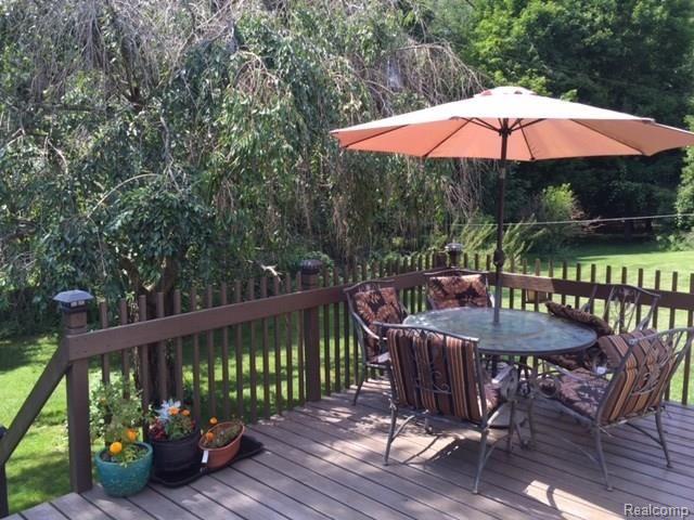 679 Kern Road Lake Orion, MI 48362 - Photo 5 of 34 IMG_0785.jpg