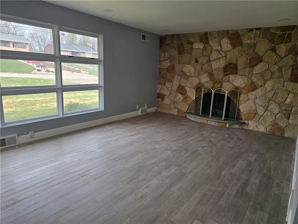 392 Center Grange Road Monaca, PA 15061 - Photo 11 of 25 living room