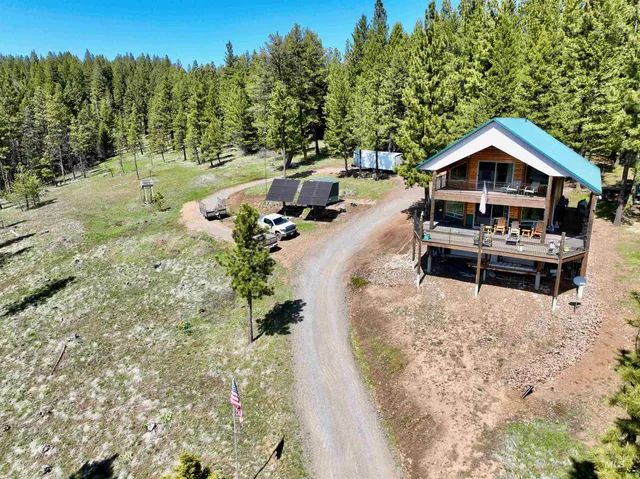 $518,000 | 23003 Deer Creek Road, Winchester, ID 83555