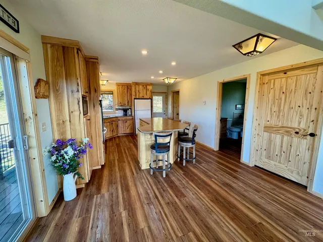 $518,000 | 23003 Deer Creek Road, Winchester, ID 83555