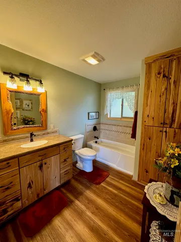 $518,000 | 23003 Deer Creek Road, Winchester, ID 83555