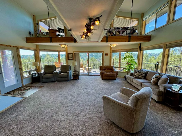 $518,000 | 23003 Deer Creek Road, Winchester, ID 83555