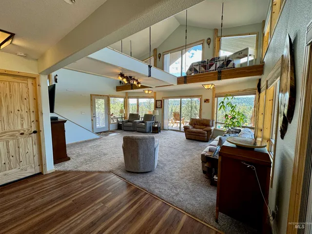 $518,000 | 23003 Deer Creek Road, Winchester, ID 83555