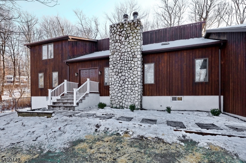 6 Maple Drive Vernon, NJ 07461 - Photo 3 of 47 a front view of a house
