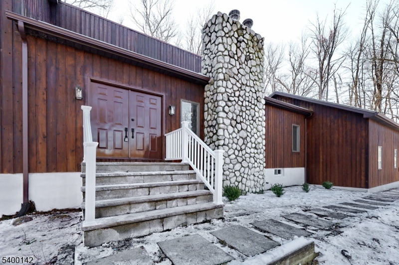 6 Maple Drive Vernon, NJ 07461 - Photo 4 of 47 a front view of a house