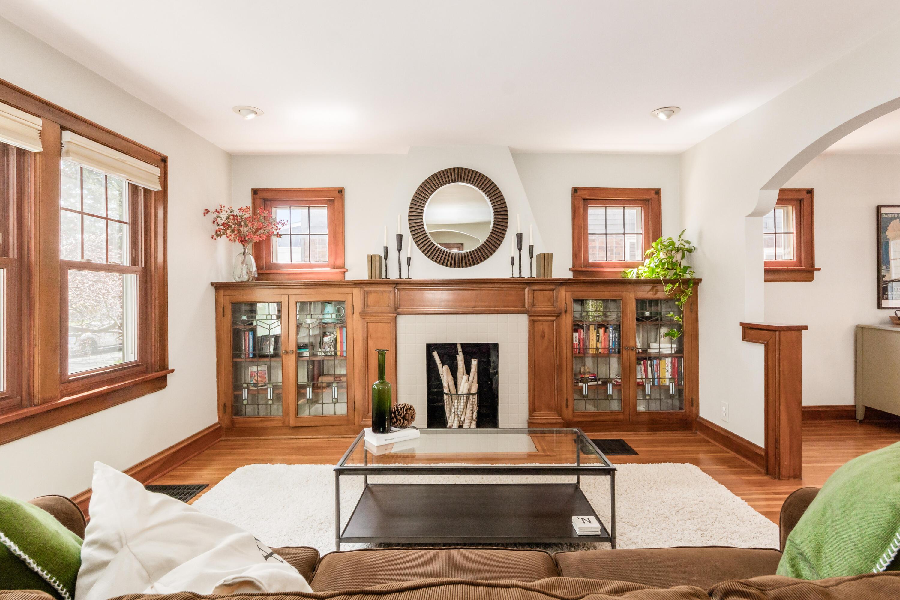 829 Vernon Road Columbus, OH 43209 - Photo 5 of 40 Built-ins with gorgeous leaded glass