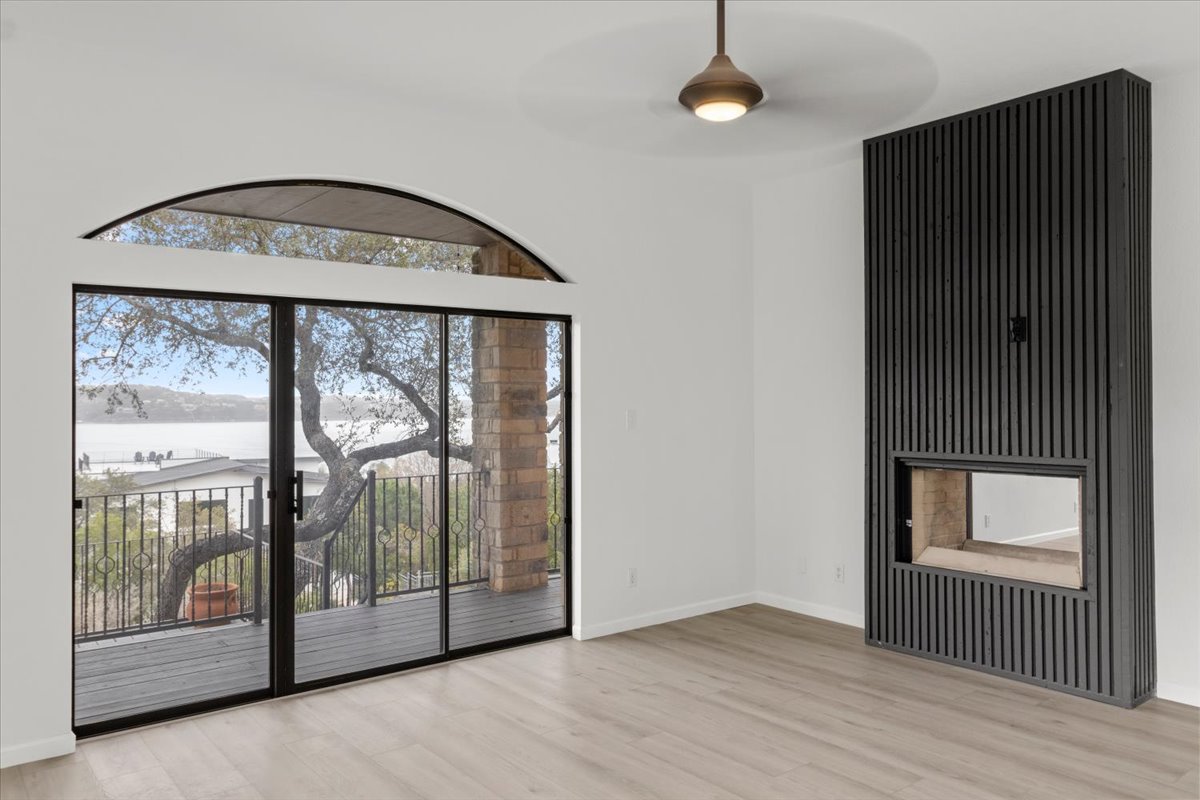 13816 Lakeview Drive Austin, TX 78732 - Photo 13 of 36 The primary offers direct outdoor access.