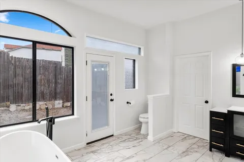 $929,999 | 13816 Lakeview Drive, Austin, TX 78732