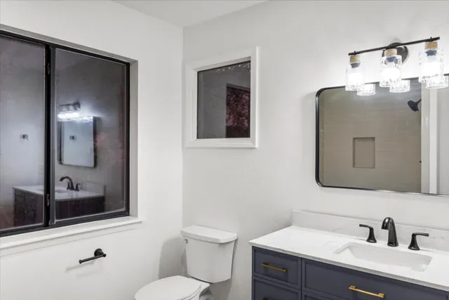 $969,000 | 13816 Lakeview Drive, Austin, TX 78732