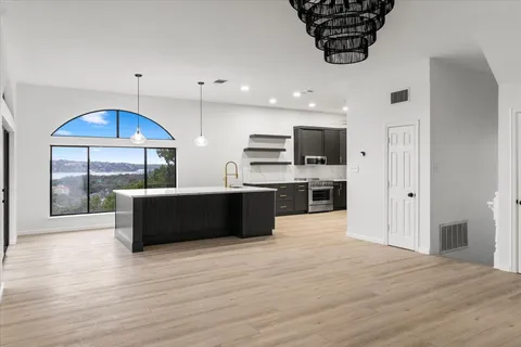 $929,999 | 13816 Lakeview Drive, Austin, TX 78732