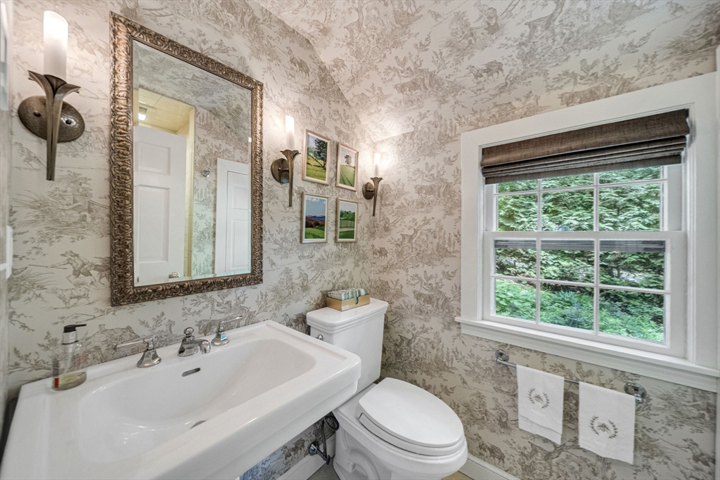 44 Old Road Weston, MA 02493 - Photo 18 of 33