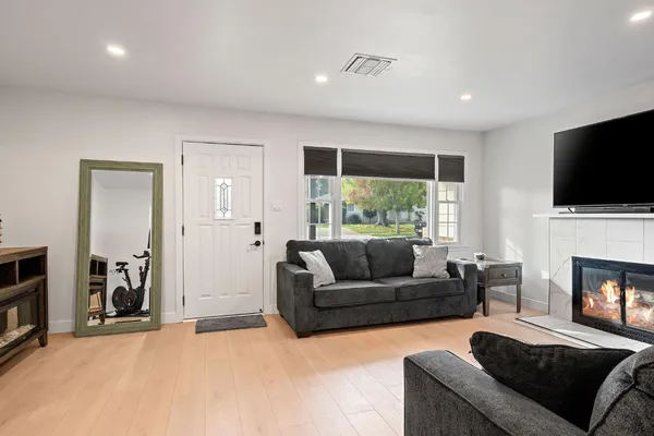 $2,925 | 8 17th Street, West Sacramento, CA 95691