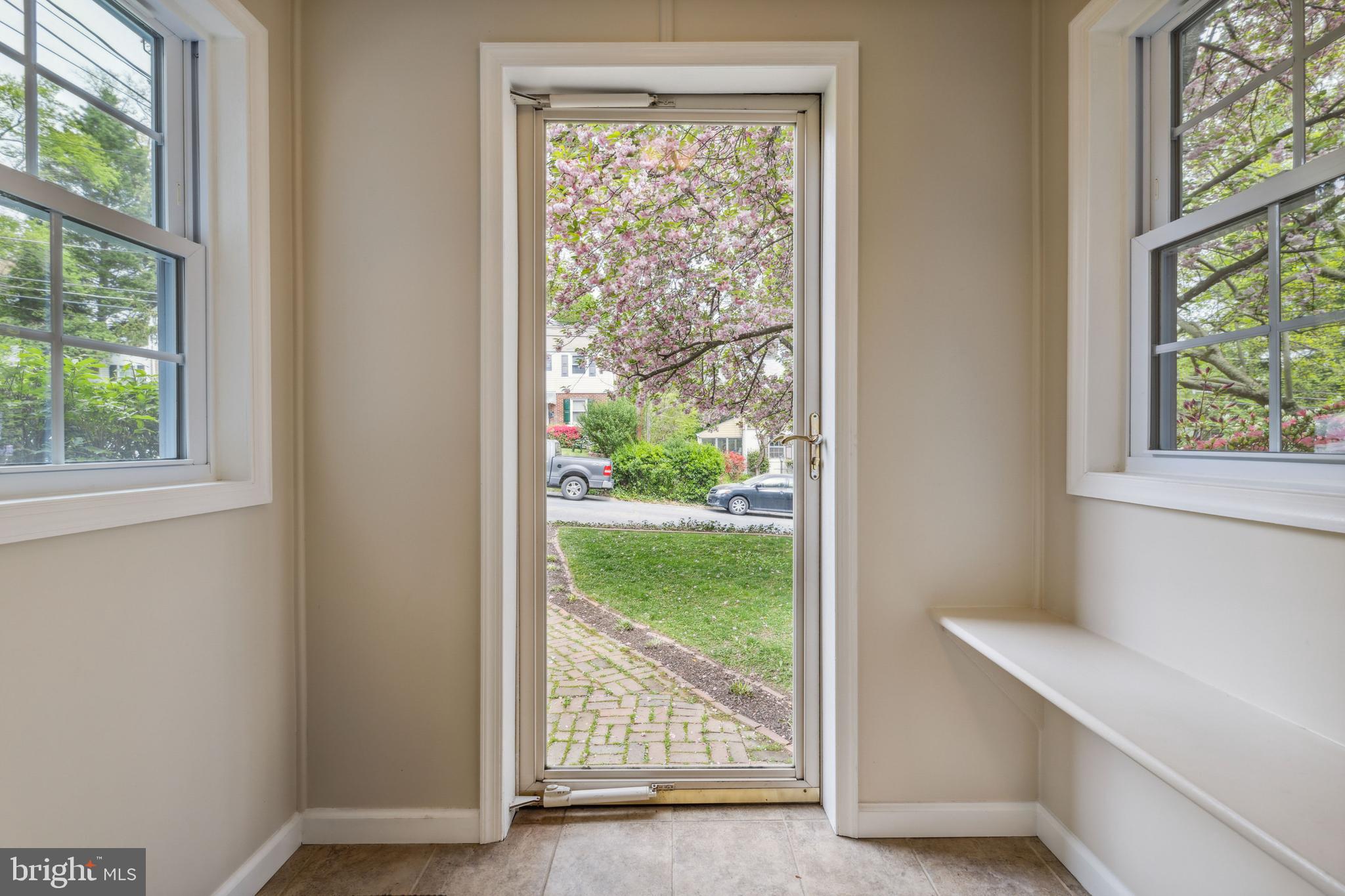 9304 Glenville Road Silver Spring, MD 20901 - Photo 4 of 35 Entry vestibule