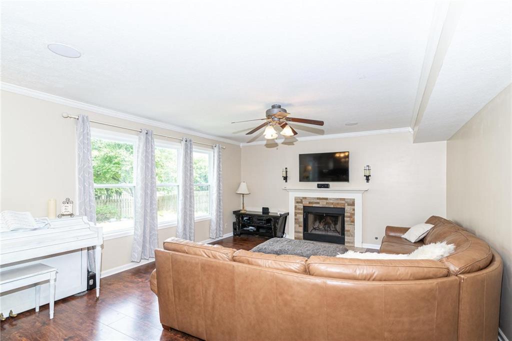 11444 Falling Water Way Fishers, IN 46037 - Photo 10 of 33 Gallery Image 10