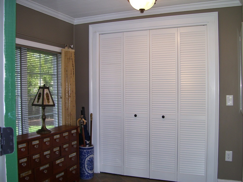 4 Roberts Road Wellesley, MA 02481 - Photo 6 of 29 a view of small space