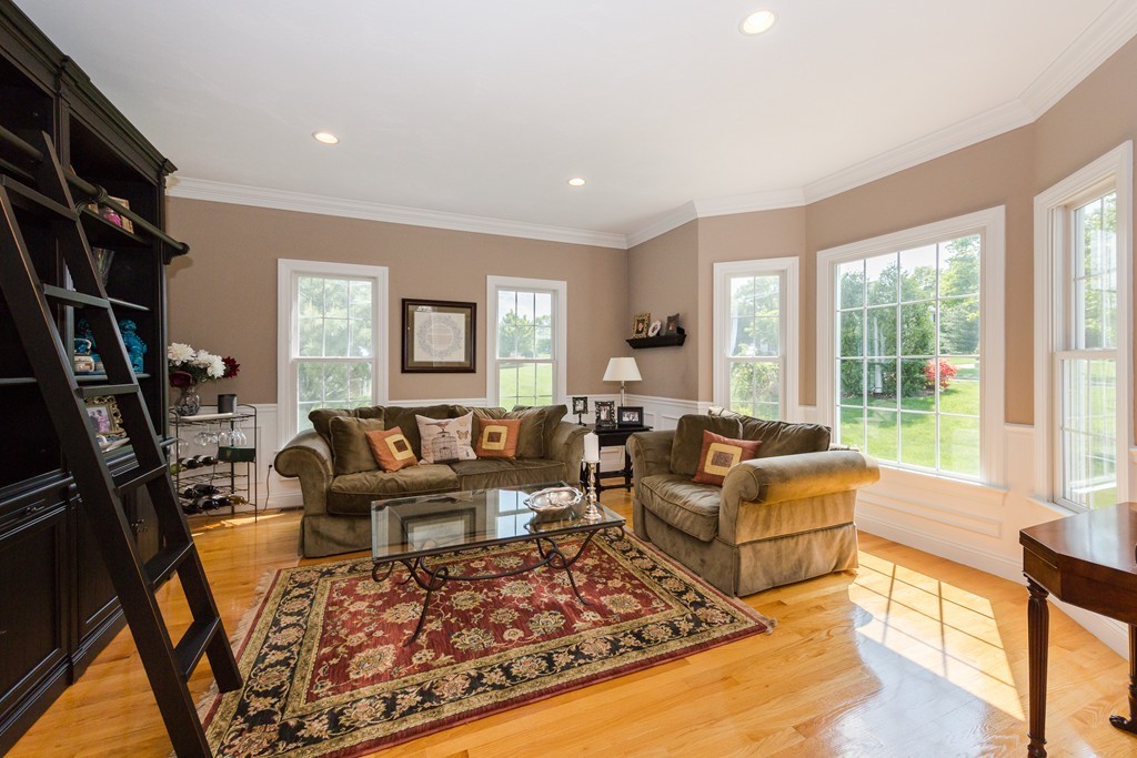 32 Mohawk Path Holliston, MA 01746 - Photo 4 of 30 Gallery Image 4