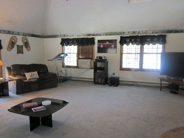 59 Whitewood Road Milford, MA 01757 - Photo 11 of 21 Gallery Image 11