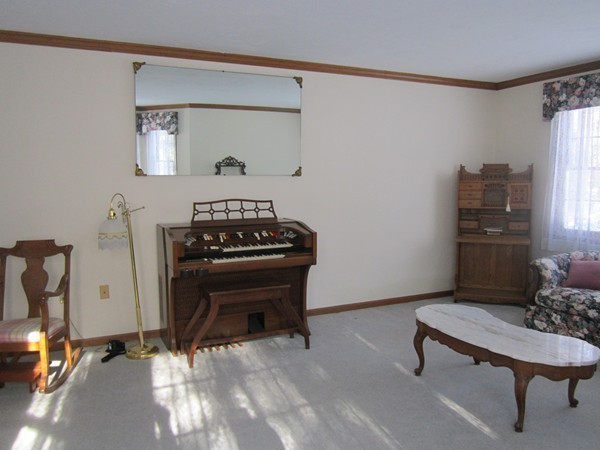 59 Whitewood Road Milford, MA 01757 - Photo 4 of 21 Gallery Image 4