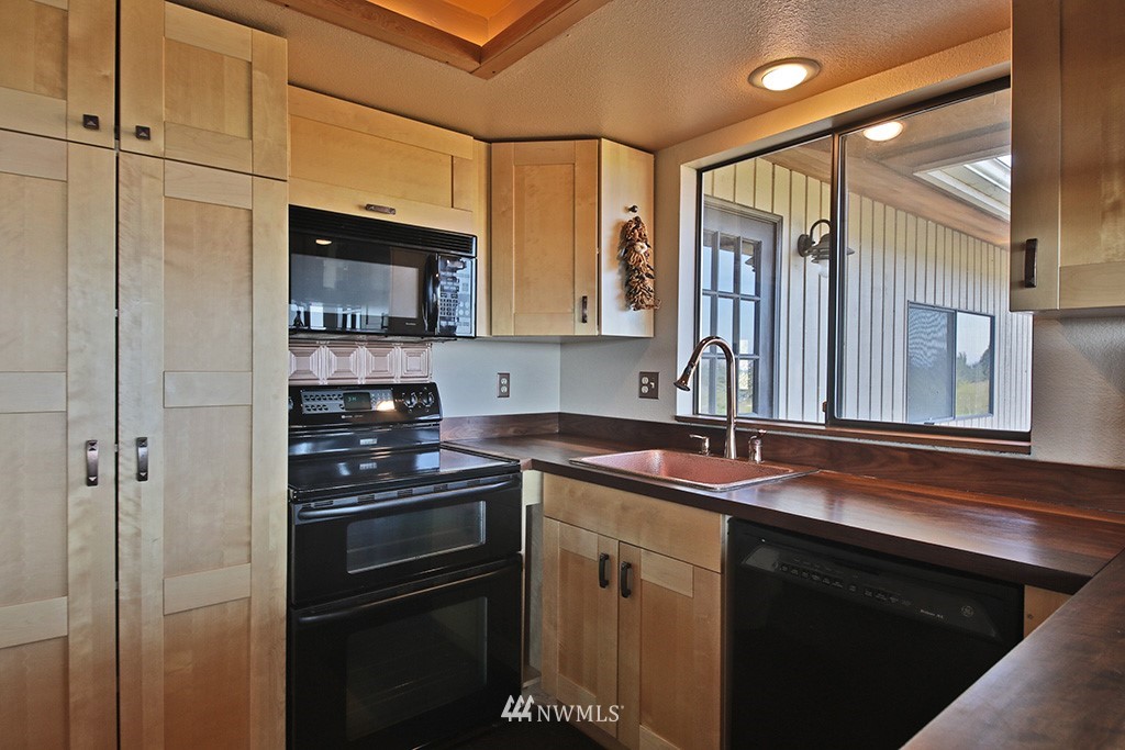 6575 Anderson Road Clinton, WA 98236 - Photo 14 of 40 Gallery Image 14