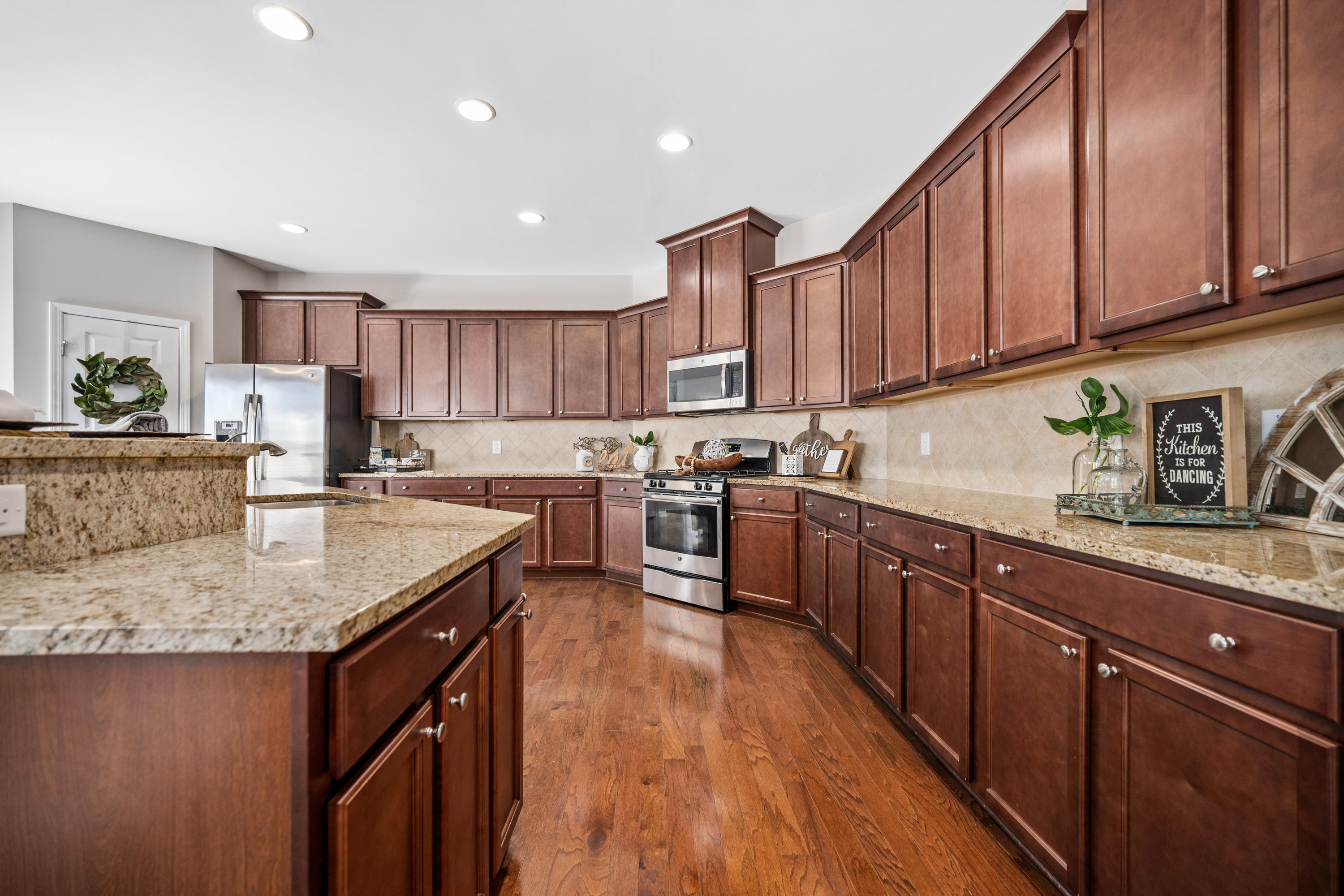 327 Beautyberry Road Summerville, SC 29486 - Photo 8 of 56 Kitchen with Granite Counters