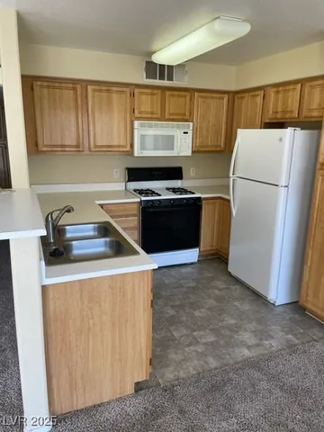 $1,395 | 5710 East Tropicana Avenue, Unit 2047, Las Vegas, NV 89122