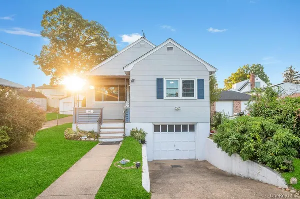 $635,000 | 99 Hunter Avenue, Valley Stream, NY 11580