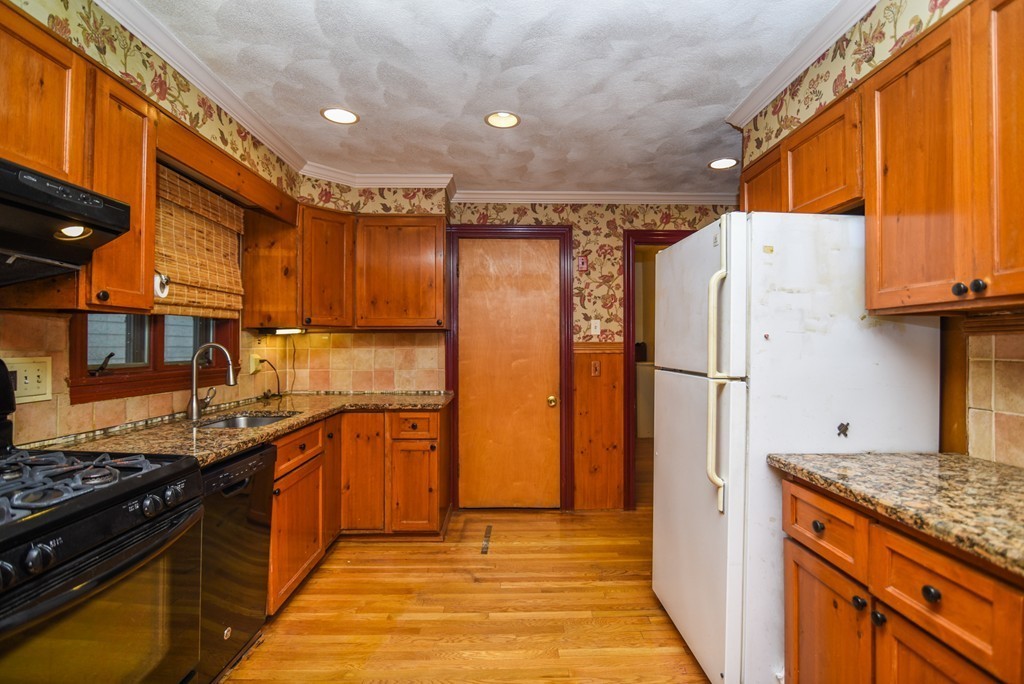 121 Court Road Winthrop, MA 02152 - Photo 8 of 24 Gallery Image 8