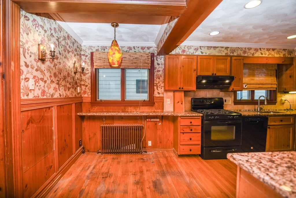 121 Court Road Winthrop, MA 02152 - Photo 9 of 24 Gallery Image 9