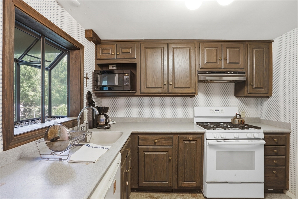 35 Quaboag Road Acton, MA 01720 - Photo 9 of 29