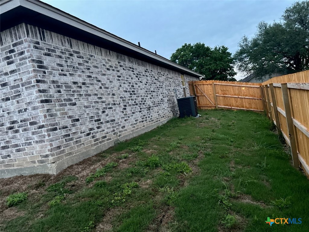 1610 Pima Trail, Unit A Harker Heights, TX 76548 - Photo 20 of 22 a view of a backyard