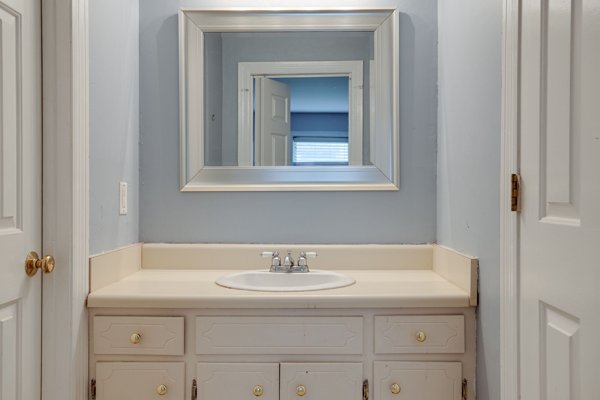 101 Pinehurst Drive Franklin, TN 37069 - Photo 28 of 41 a bathroom with a sink and a mirror