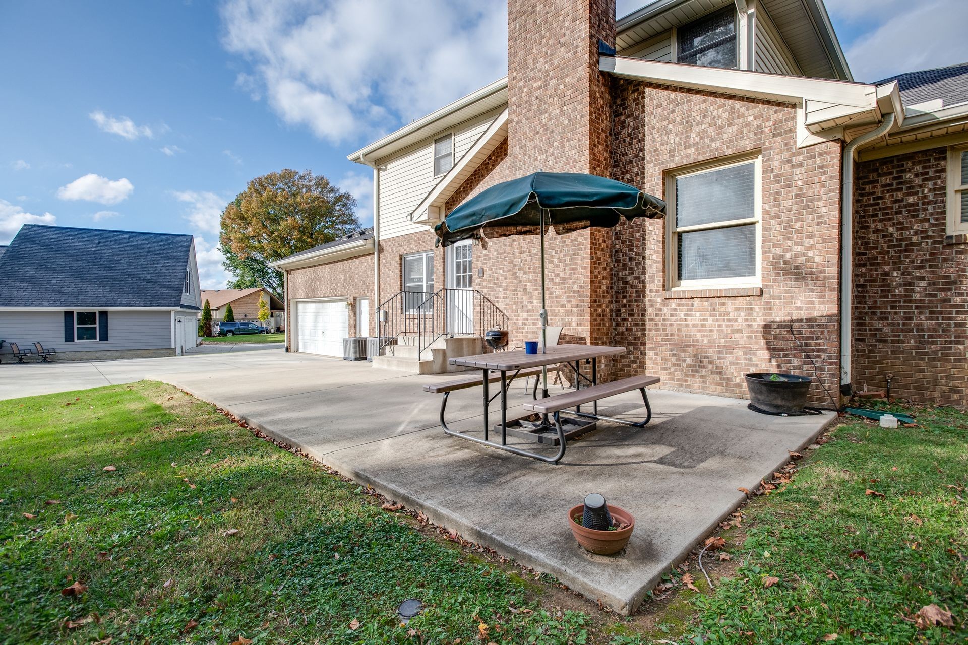 101 Pinehurst Drive Franklin, TN 37069 - Photo 35 of 41 a view of a house with backyard and sitting area