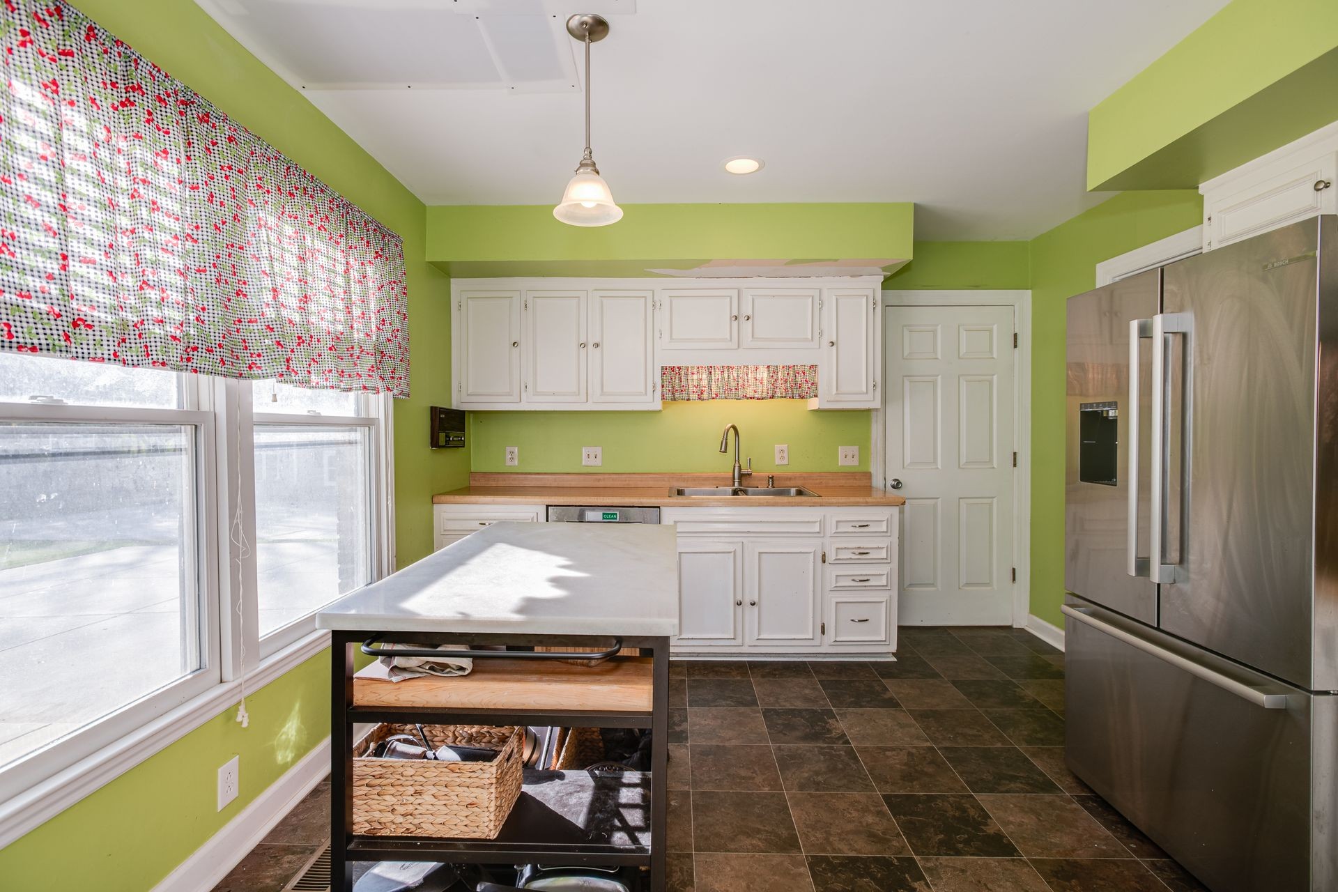 101 Pinehurst Drive Franklin, TN 37069 - Photo 10 of 41 a kitchen with a stove and a refrigerator