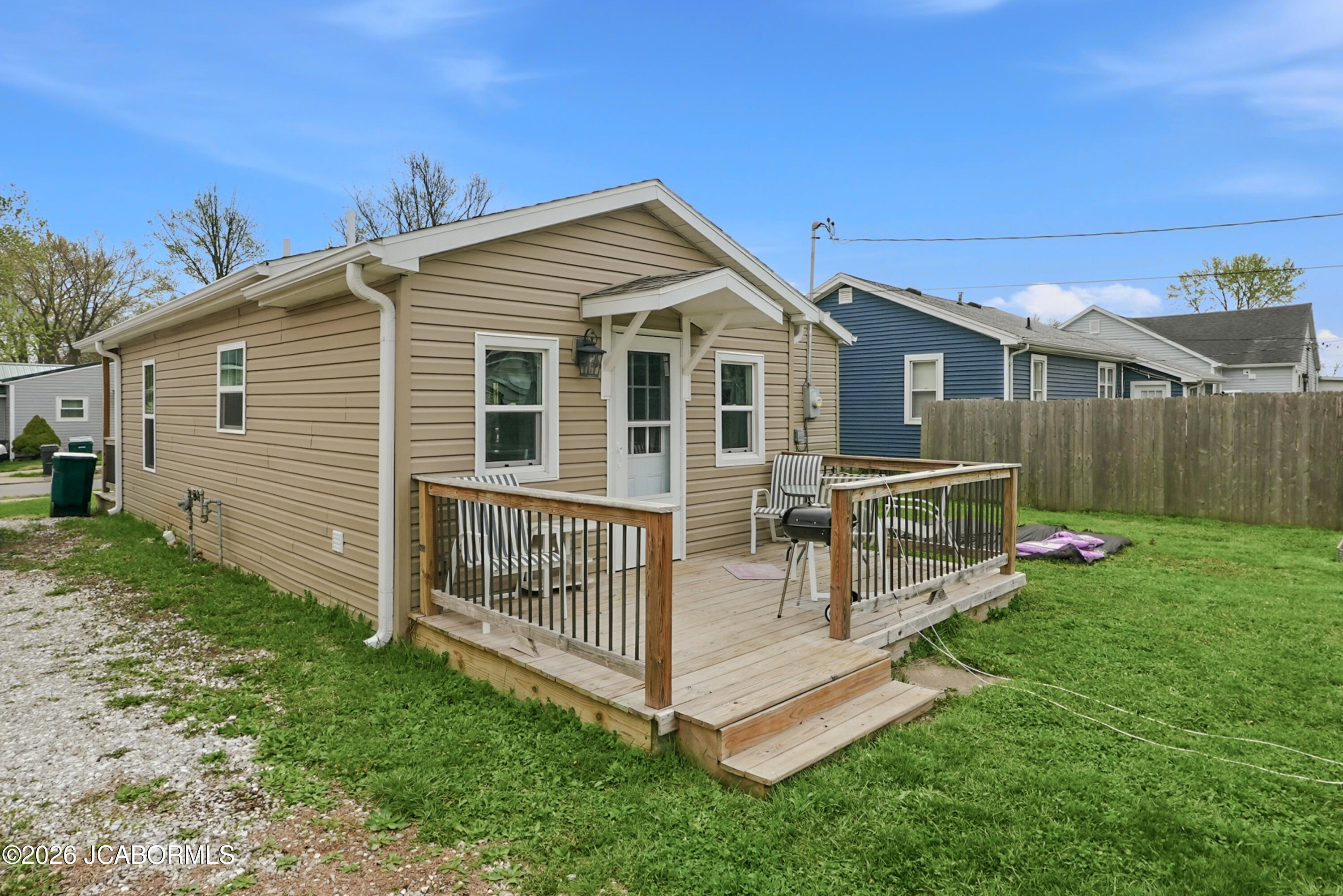 417 Garfield Avenue Moberly, MO 65270 - Photo 13 of 17 Back Porch
