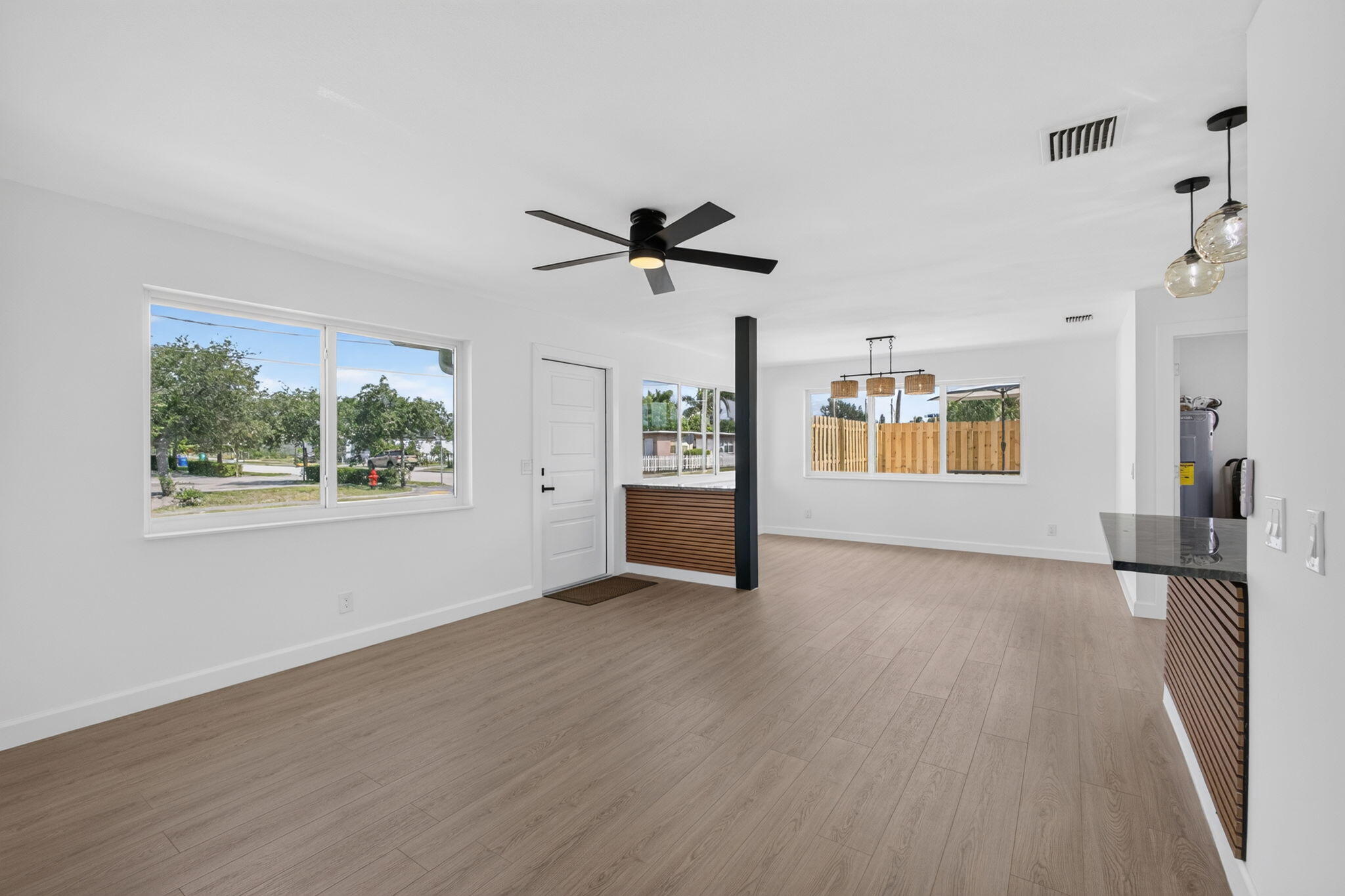 665 West 7th Street Riviera Beach, FL 33404 - Photo 7 of 62 Light & bright