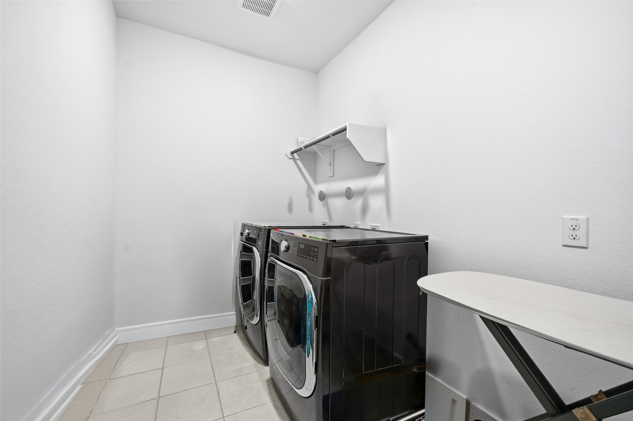 8022 Hingham Lane Spring, TX 77389 - Photo 18 of 42 Huge laundry Room