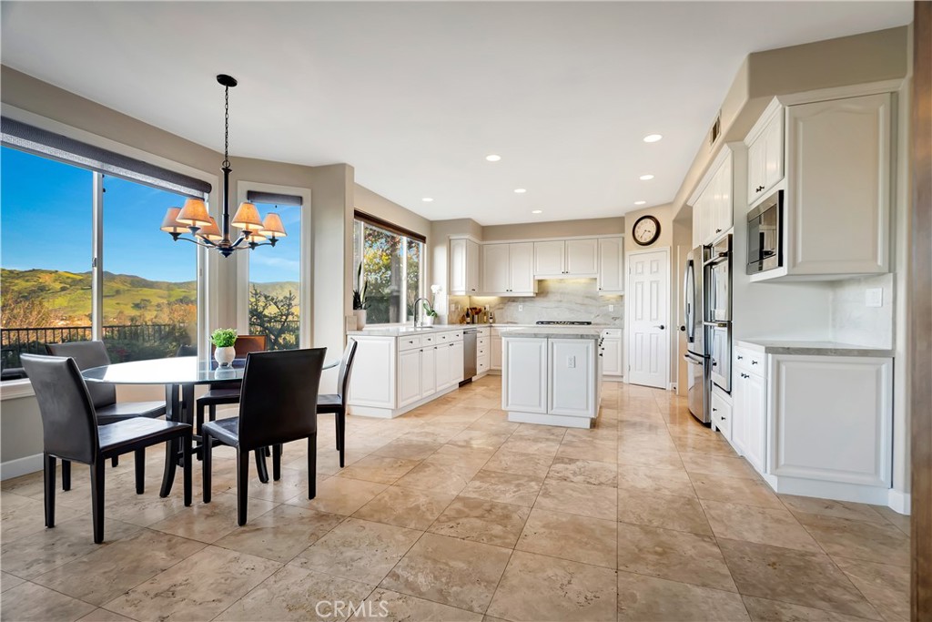 3980 Leighton Point Road Calabasas, CA 91301 - Photo 10 of 54 kitchen