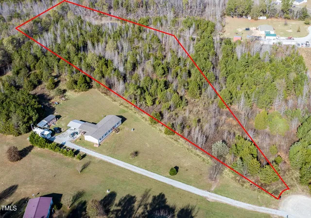 a view of a back yard of a building