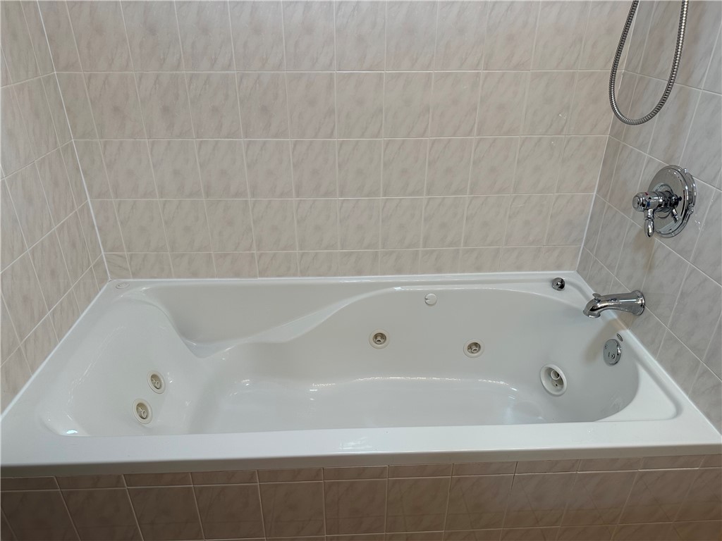 51 Leicestershire Road Irondequoit, NY 14621 - Photo 14 of 33