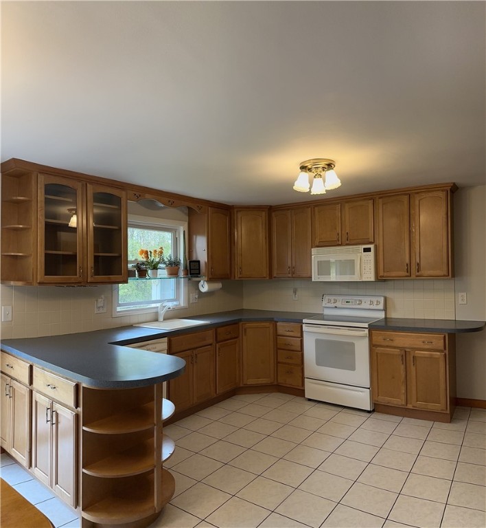 51 Leicestershire Road Irondequoit, NY 14621 - Photo 3 of 33