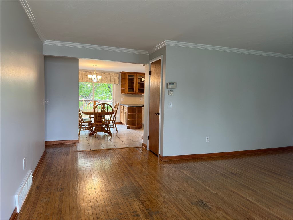 51 Leicestershire Road Irondequoit, NY 14621 - Photo 7 of 33