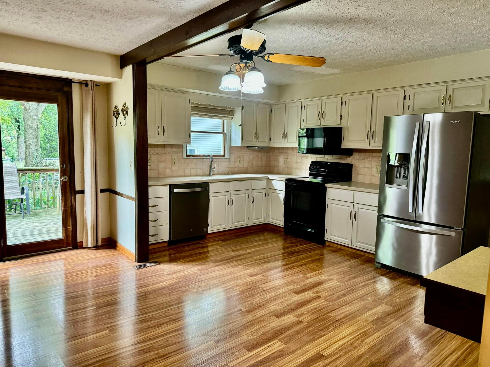123 Somerset Road Delaware, OH 43015 - Photo 12 of 24 eat in kitchen