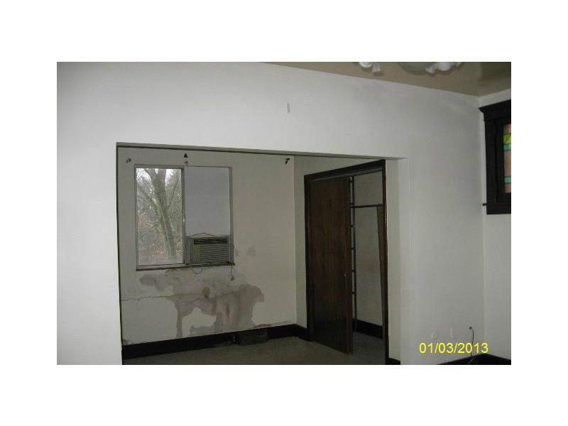 1034 S Road Pittsburgh, PA 15209 - Photo 6 of 16 Living Room.