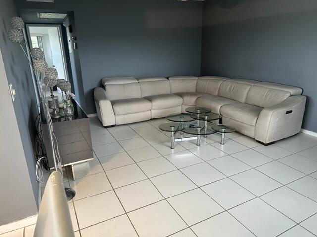 336 Preston H Boca Raton, FL 33434 - Photo 4 of 12 Living Room