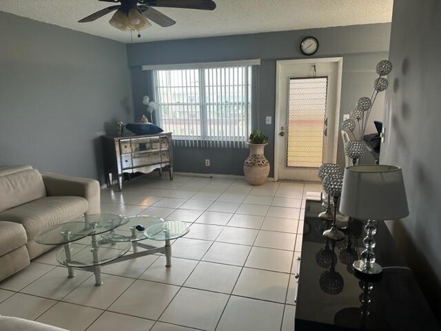 336 Preston H Boca Raton, FL 33434 - Photo 5 of 12 Living Room
